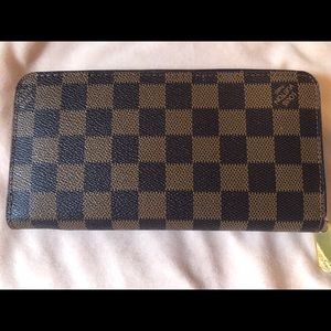 Louis Vuitton Damier Zip Around Wallet AUTHENTIC